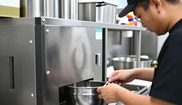 南京奇趣餐饮管理有限公司服务食品生产加工客户，提供食品研发支持